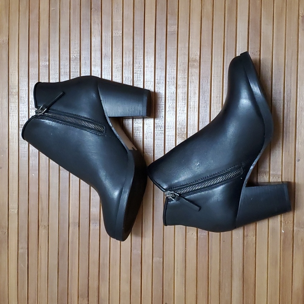 THURSDAY BOOTS, Women's 3" Heel Uptown Bootie in Black Leather